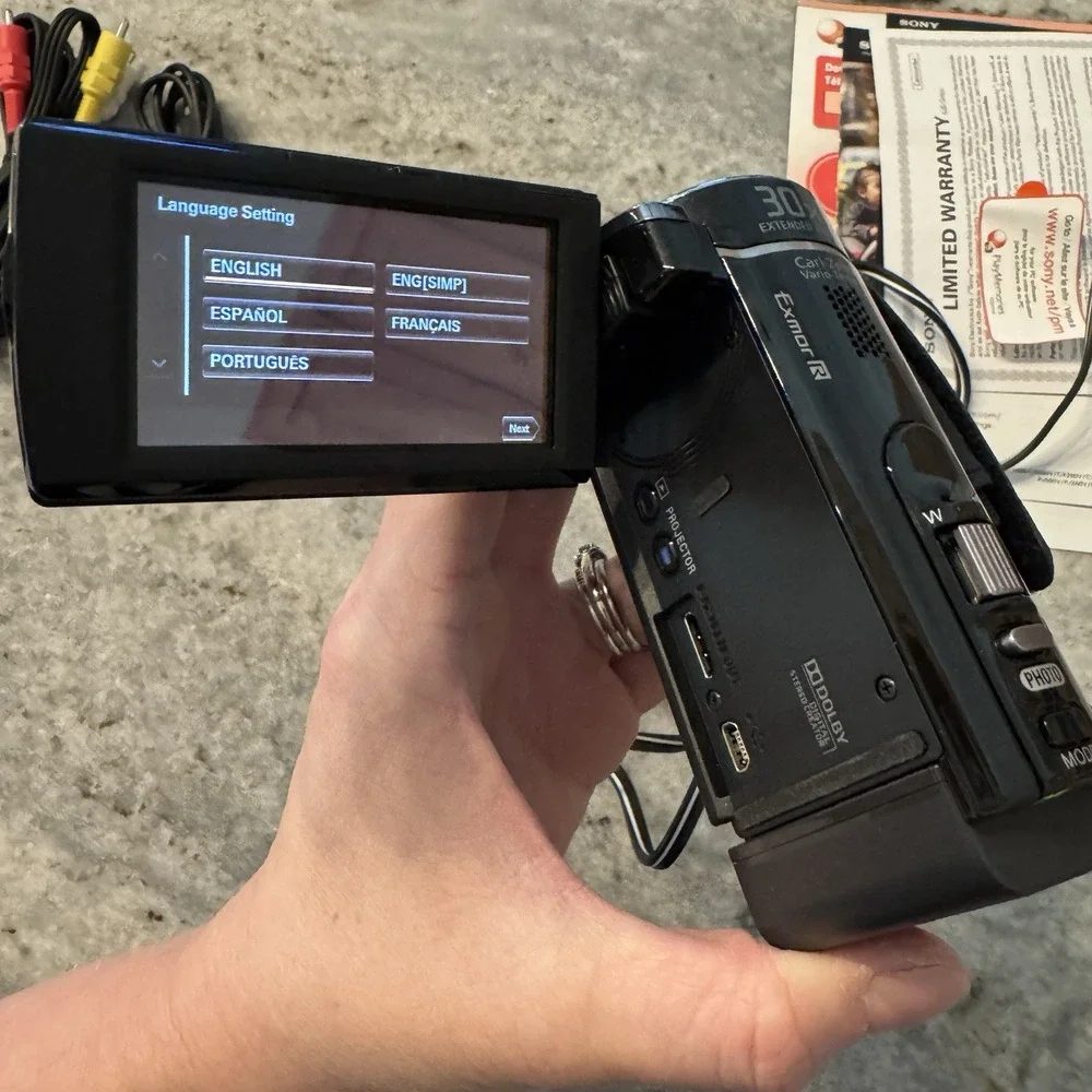 Sony Handycam HDR-PJ200 Full HD Camcorder w/Built-In Projector 30x Zoom